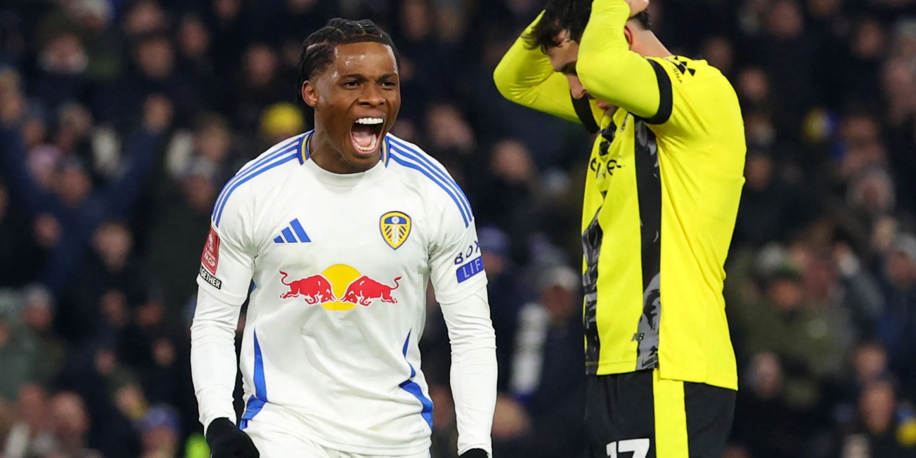 Largie Ramazani thi đấu cho Leeds United