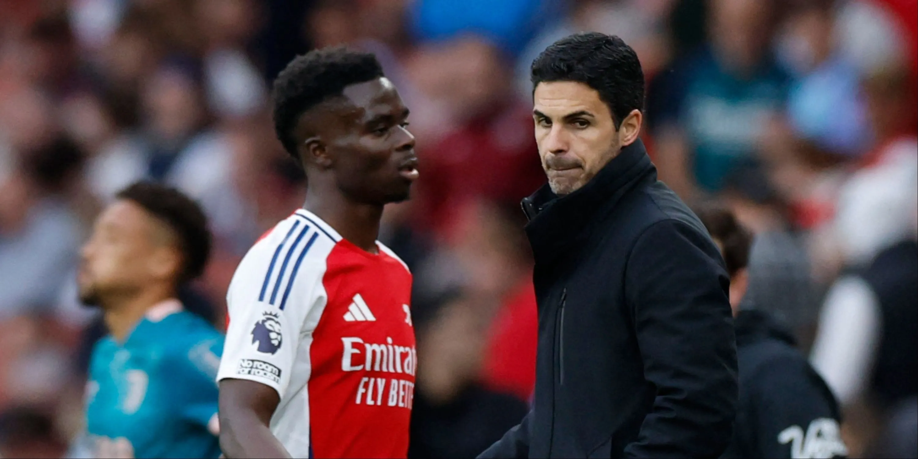 Mikel Arteta và Bukayo Saka thảo luận chiến thuật, bộ đôi sẽ hợp tác cùng Eberechi Eze để hỗ trợ Viktor Gyokeres.
