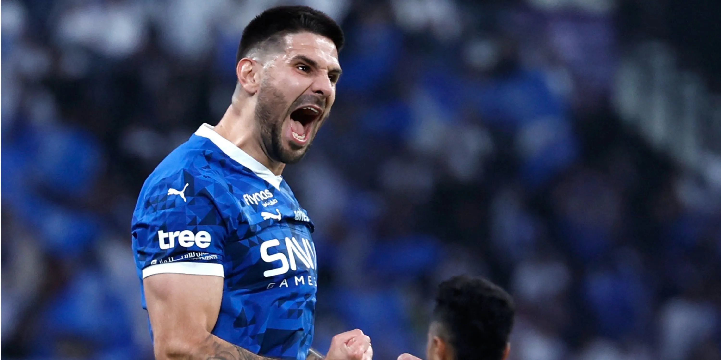 Tiền đạo Aleksandar Mitrovic trong màu áo Al-Hilal, nơi anh đang có phong độ ghi bàn hủy diệt tại Saudi Pro League.