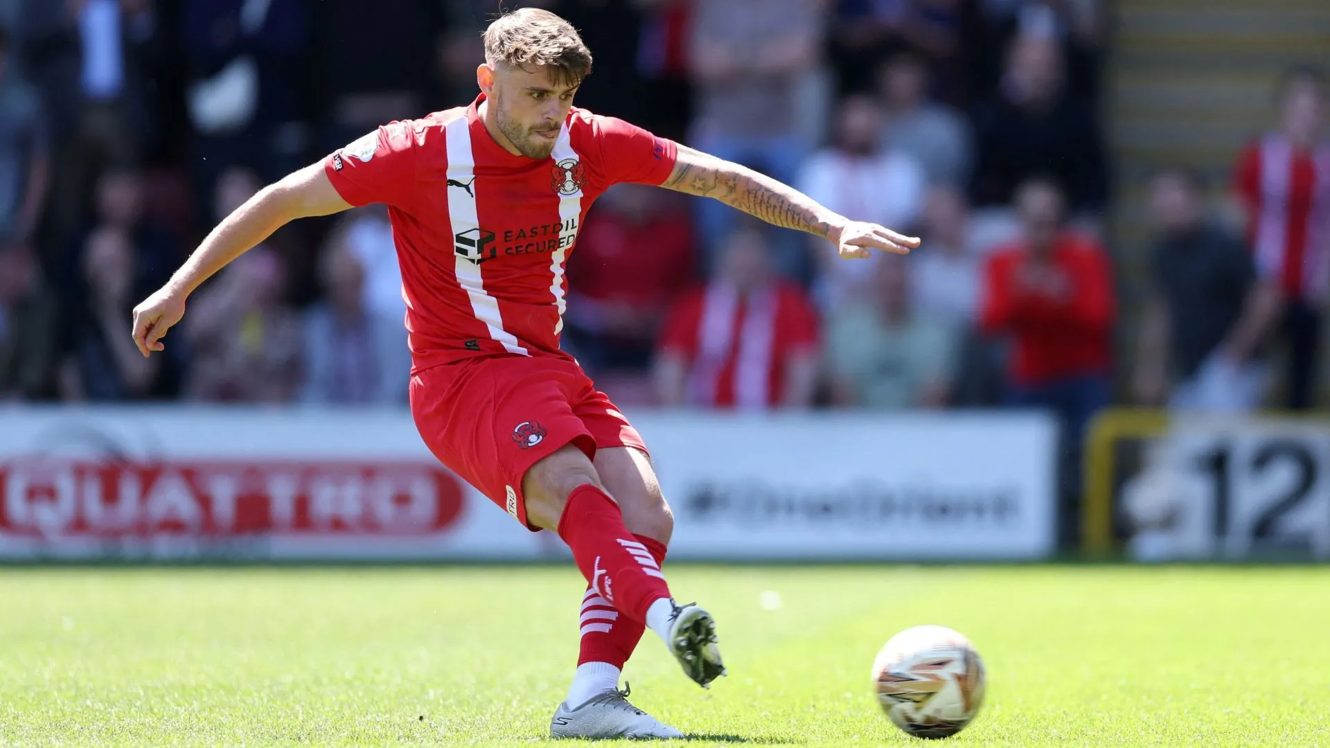 Tiền đạo Charlie Kelman, một trong những đối thủ cạnh tranh suất đá chính tại QPR