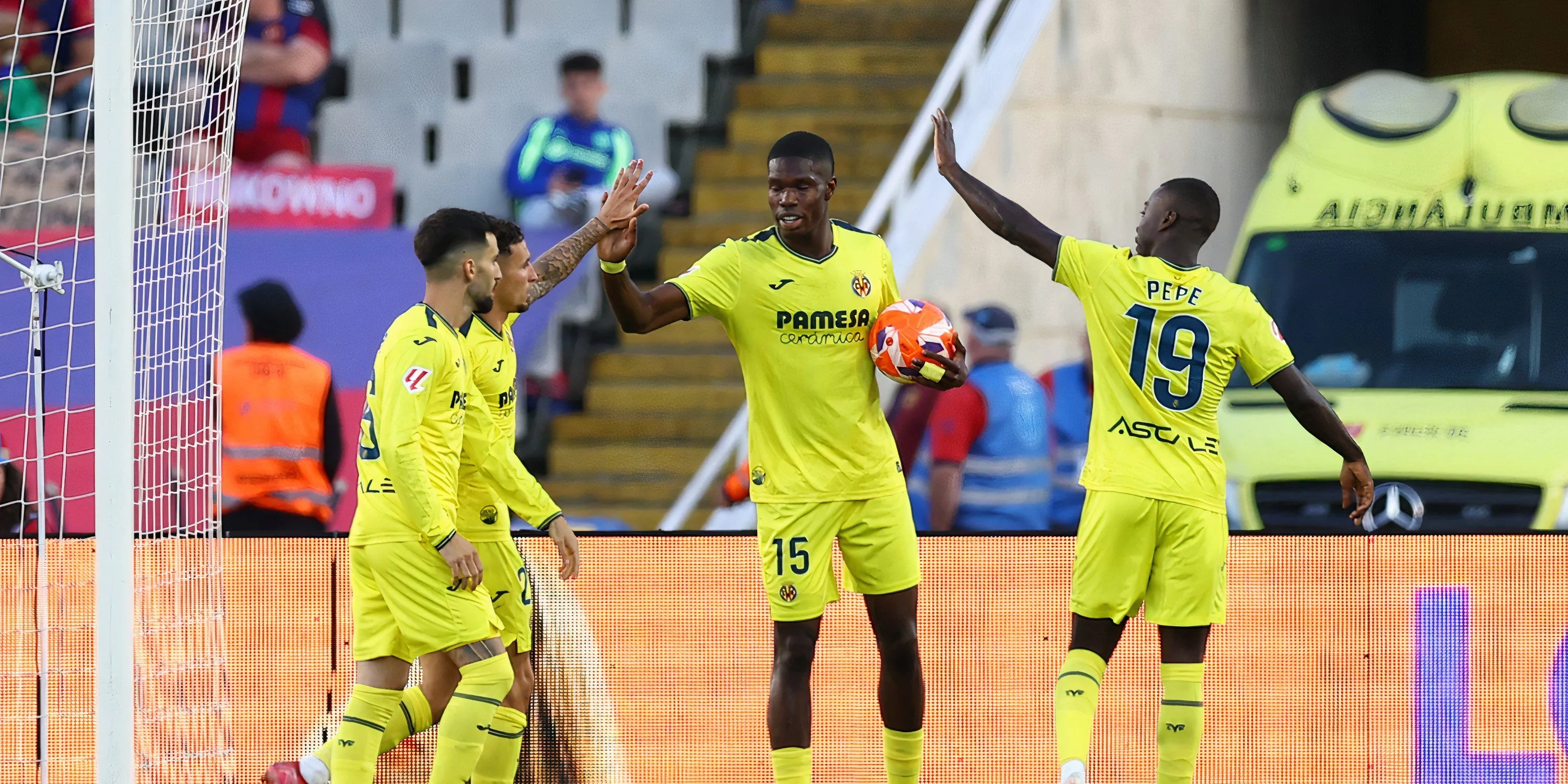 Tiền đạo Thierno Barry được liên hệ chuyển đến Everton