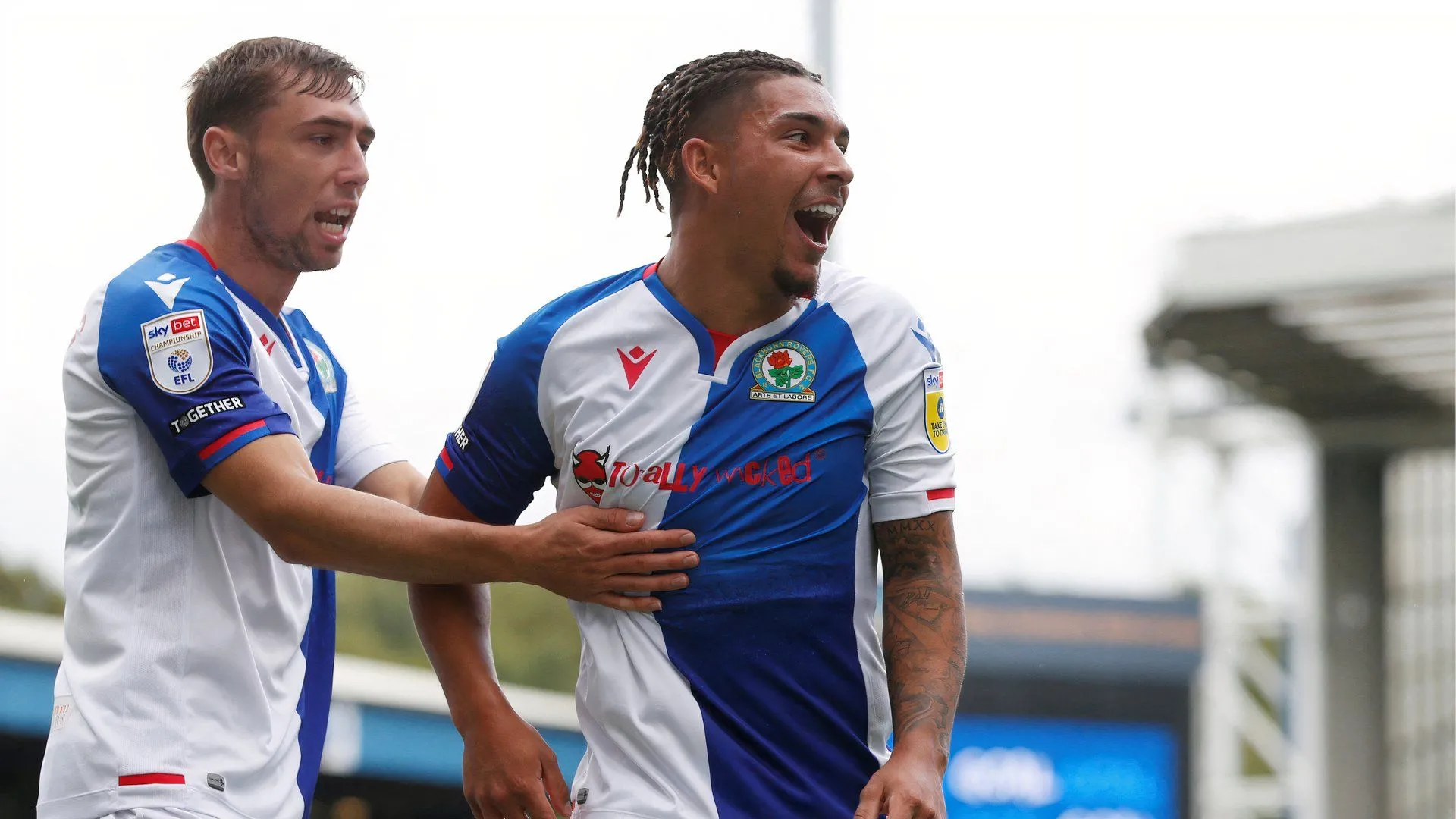 Tyrhys Dolan trong màu áo Blackburn Rovers, người hùng cũ có thể trở thành ác mộng.