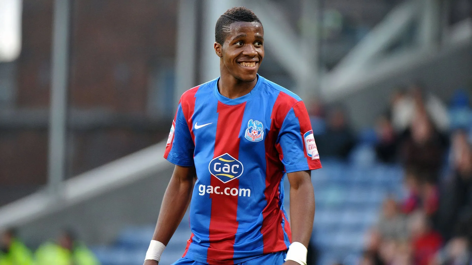 Wilfried Zaha, ngôi sao chạy cánh của Crystal Palace với pha đi bóng lắt léo
