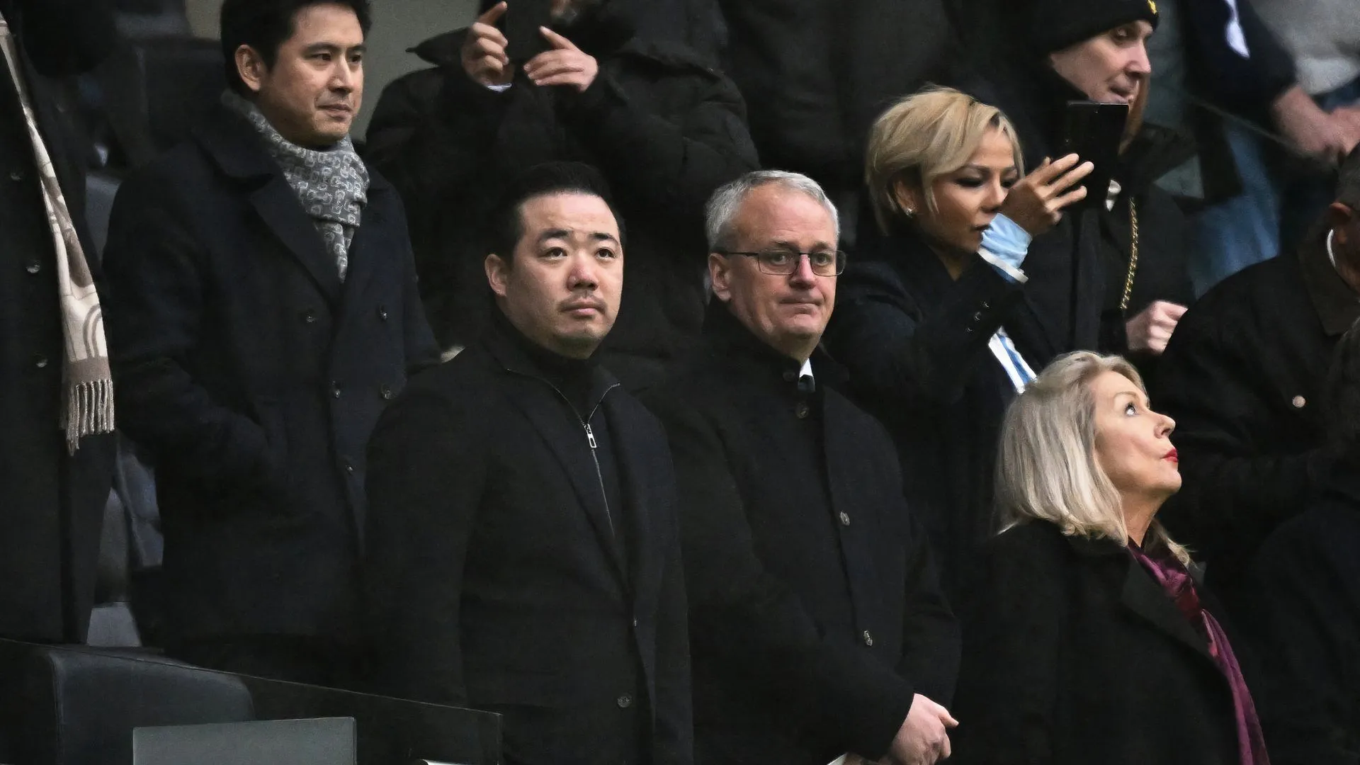 Aiyawatt Srivaddhanaprabha, chủ tịch Leicester City trên khán đài