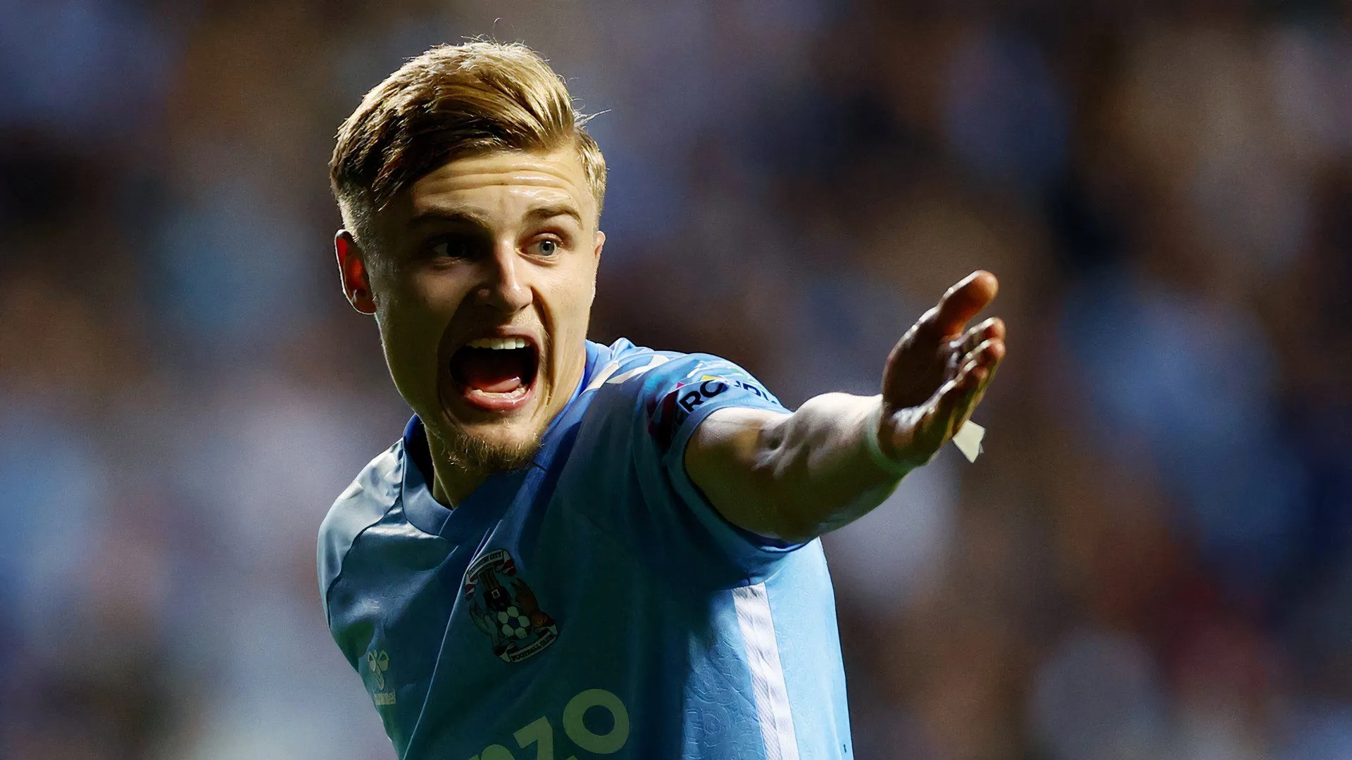 Norman Bassette thi đấu cho Coventry City, tài năng trẻ đang được CLB Hà Lan Utrecht theo đuổi.