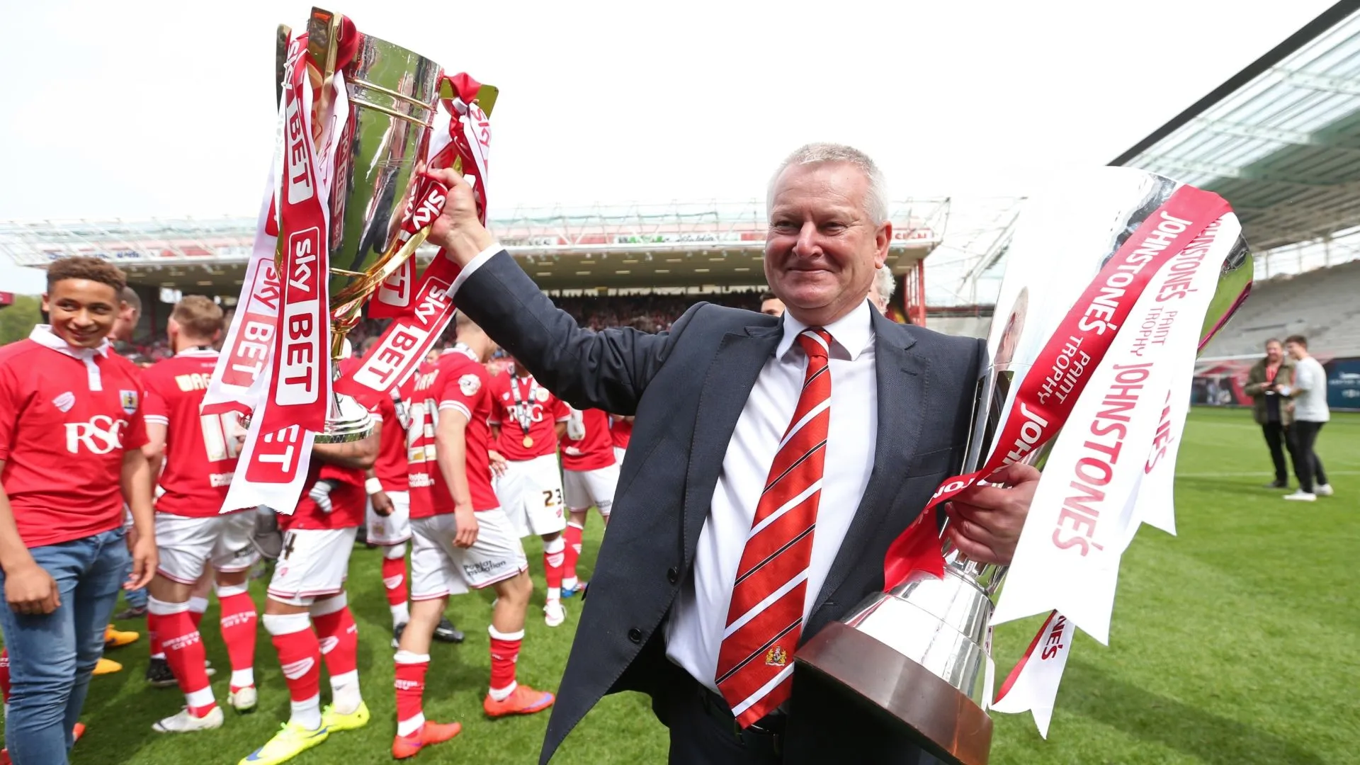 Steve Lansdown, chủ sở hữu Bristol City, trên sân tập