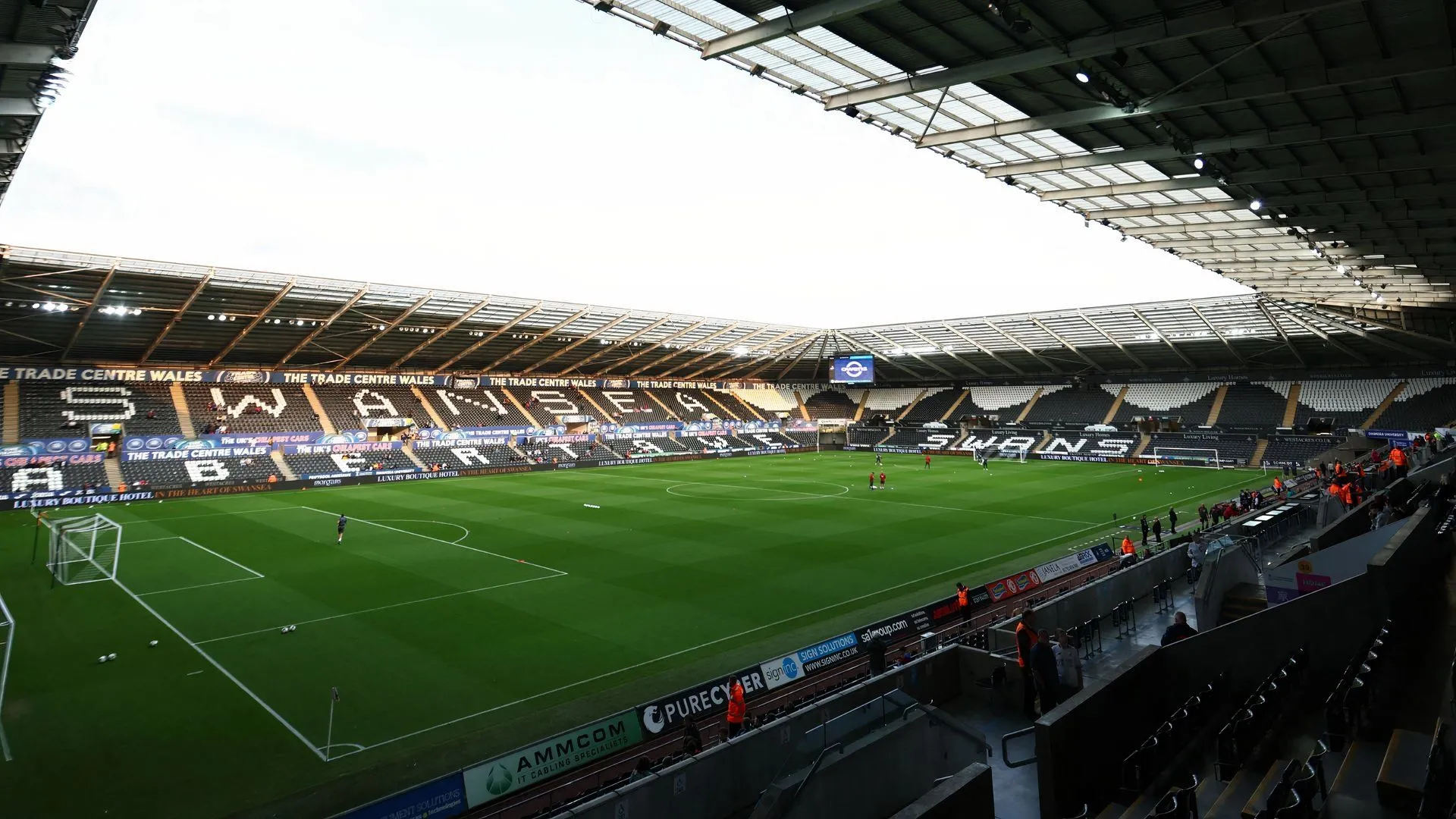 Toàn cảnh sân vận động Swansea.com của Swansea City