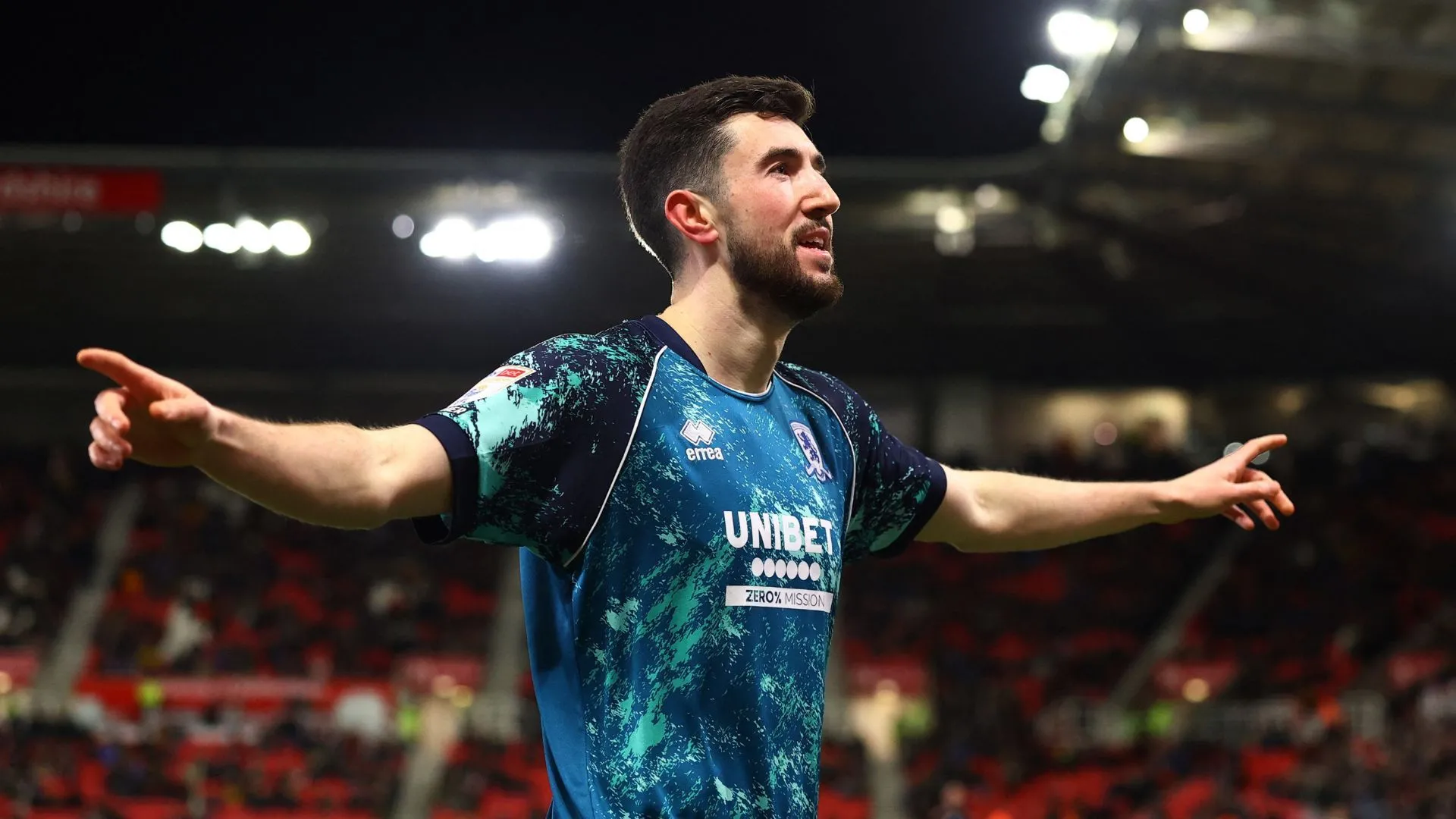 Finn Azaz trong một khoảnh khắc ăn mừng cùng Middlesbrough trước khi ra đi vì áp lực từ người hâm mộ