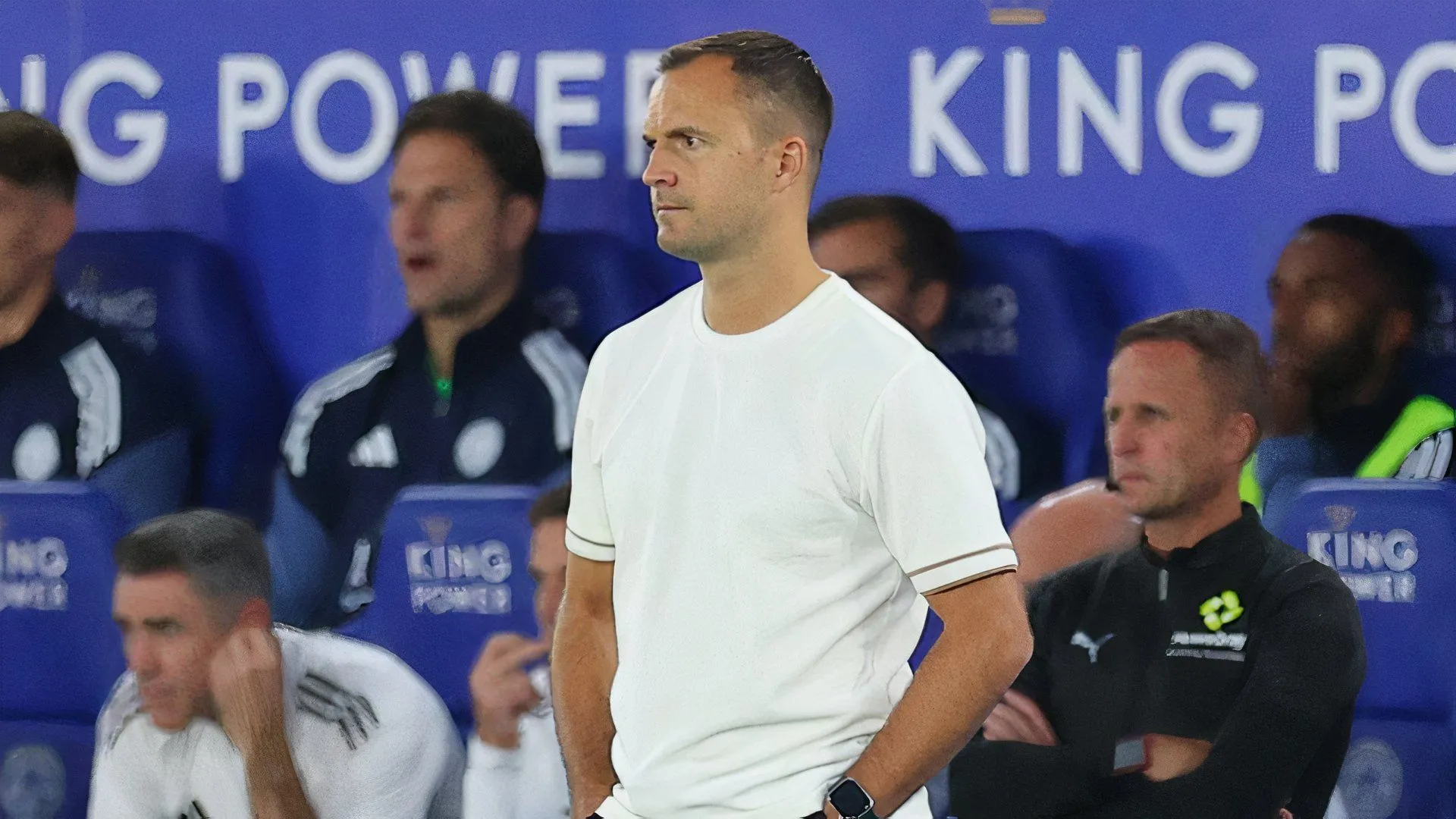 HLV Chris Davies của Birmingham City trong trận đấu với Leicester City, đội bóng đang kỳ vọng Demarai Gray trở lại để tăng cường sức sáng tạo.