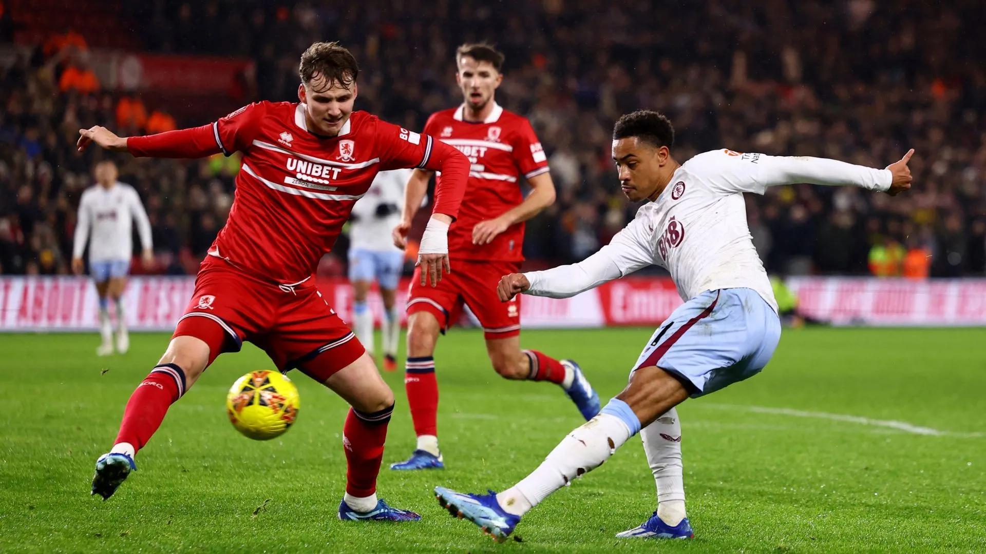 Rav van den Berg thi đấu cho Middlesbrough, cầu thủ sau đó rời đi tìm kiếm thử thách mới
