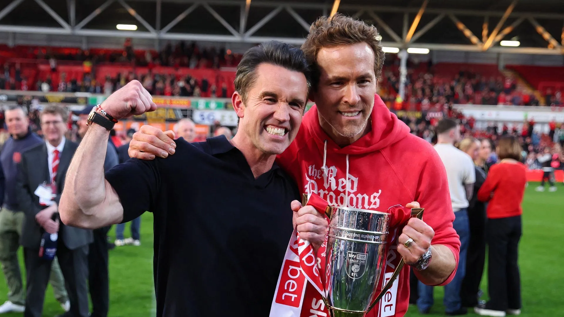 Ryan Reynolds và Rob McElhenney, hai ông chủ nổi tiếng của Wrexham