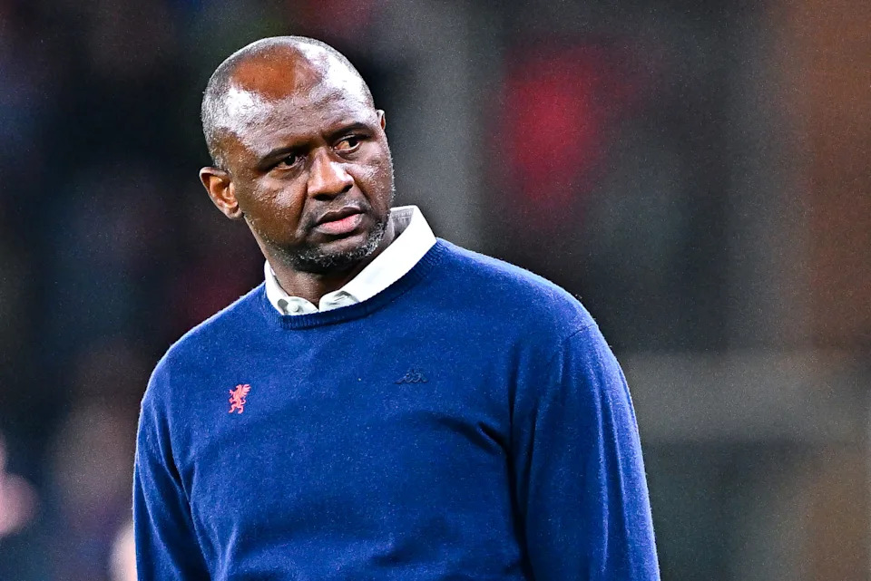 Patrick Vieira Bị Đe Dọa Mặc Dù Genoa Đưa Ra Lời Cam Kết