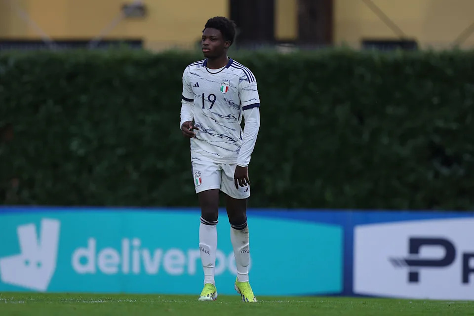 Roma Theo Dõi Tài Năng Trẻ Của Verona, Alphadjo Cisse